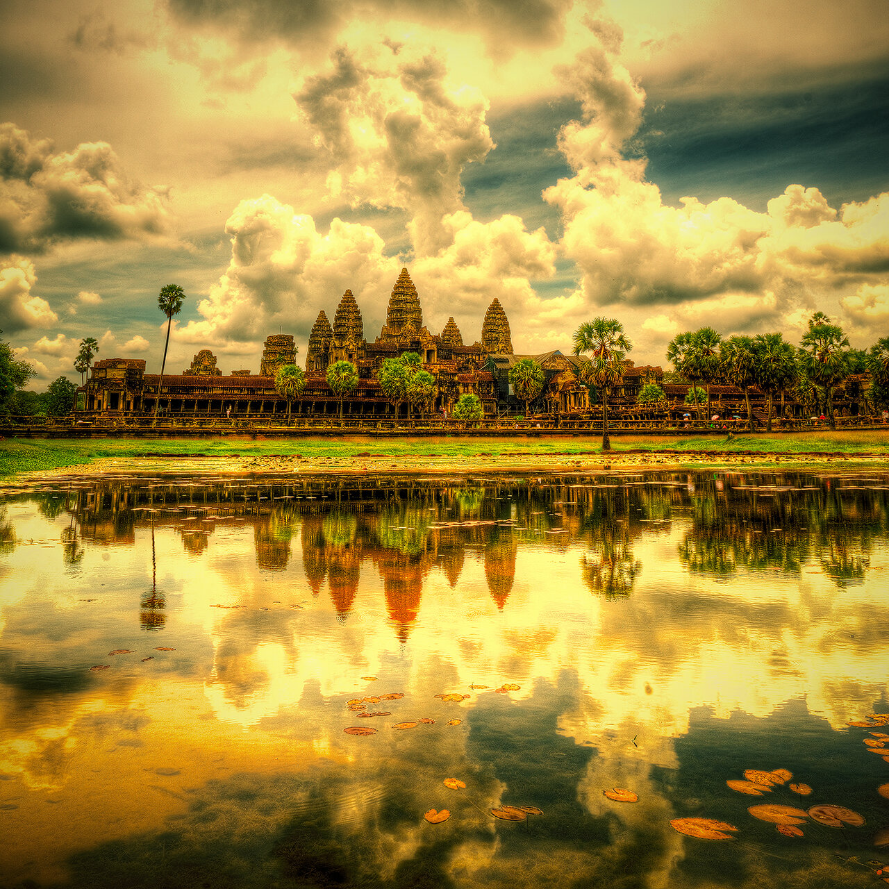 Angkor Wat under the sunset, Siem Reap